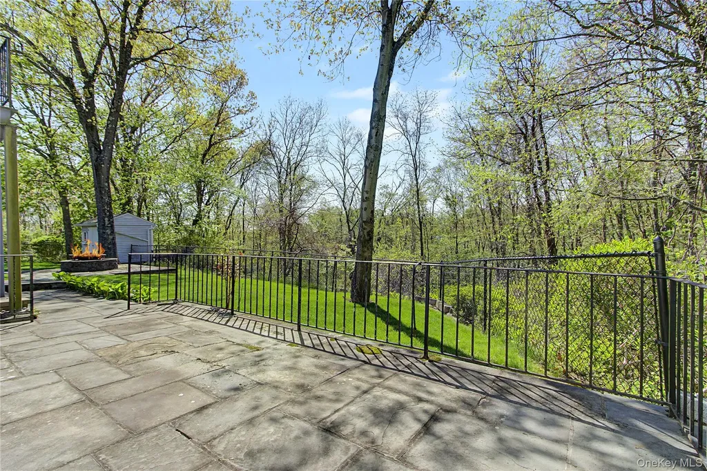 24 Richard Road Mahopac NY 10541