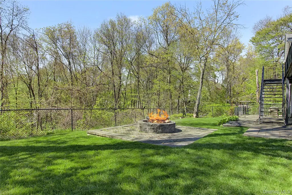 24 Richard Road Mahopac NY 10541