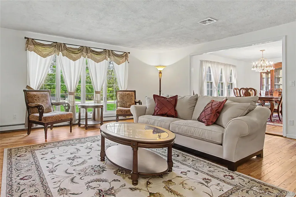 24 Richard Road Mahopac NY 10541