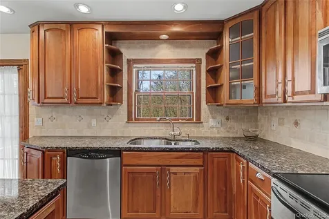 24 Richard Road Mahopac NY 10541
