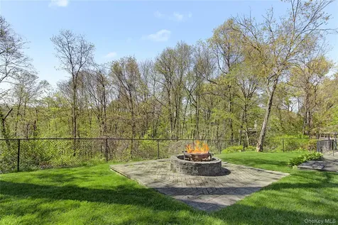24 Richard Road Mahopac NY 10541