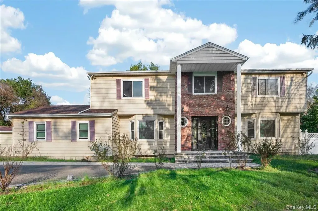 2 Vanderbilt Parkway Dix Hills NY 11746