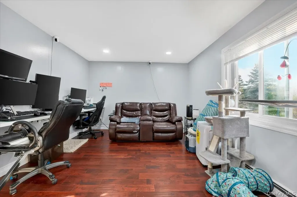 2 Vanderbilt Parkway Dix Hills NY 11746