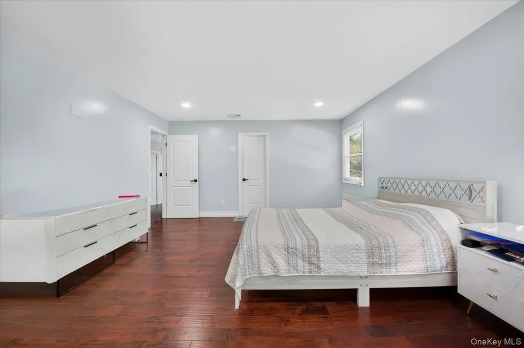 2 Vanderbilt Parkway Dix Hills NY 11746
