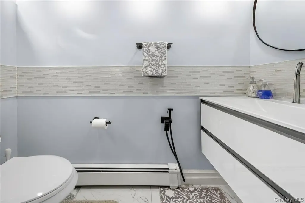 2 Vanderbilt Parkway Dix Hills NY 11746