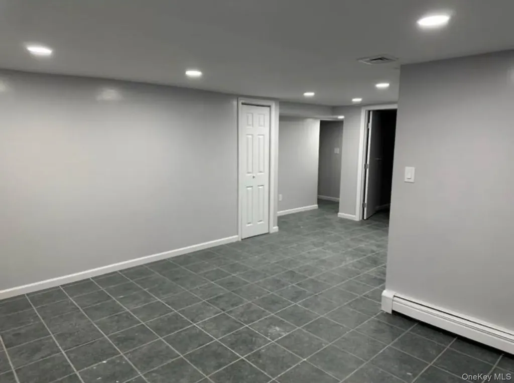 2 Vanderbilt Parkway Dix Hills NY 11746