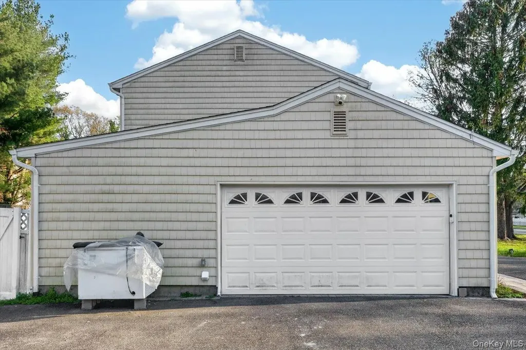 2 Vanderbilt Parkway Dix Hills NY 11746