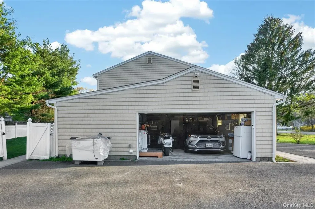 2 Vanderbilt Parkway Dix Hills NY 11746