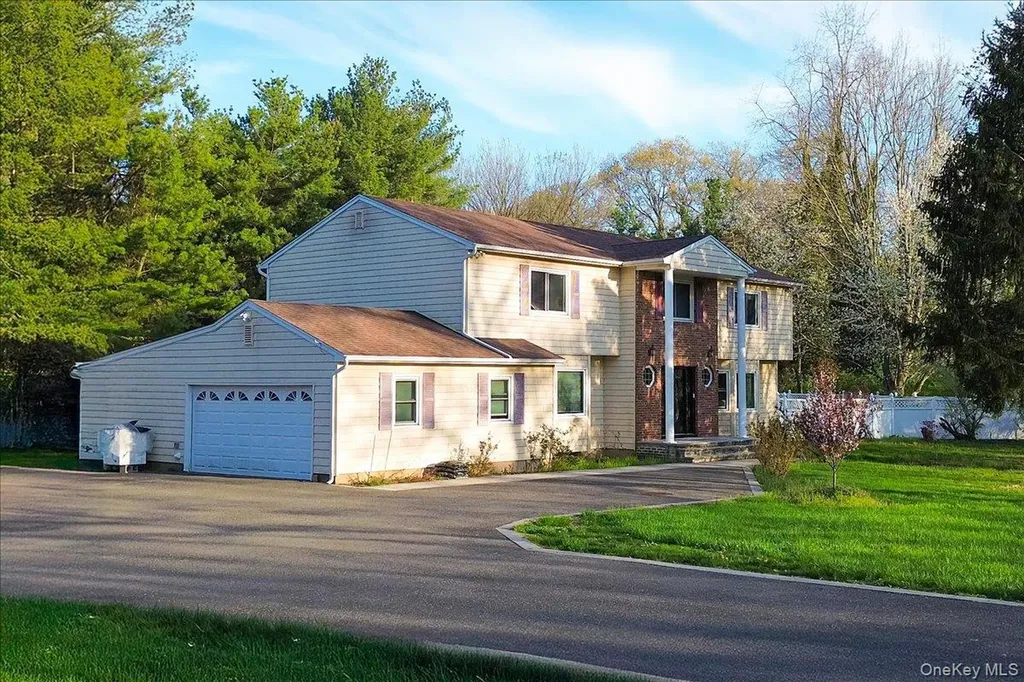 2 Vanderbilt Parkway Dix Hills NY 11746