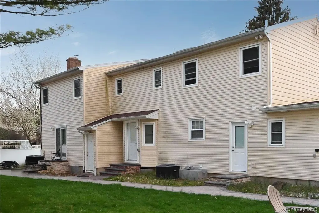 2 Vanderbilt Parkway Dix Hills NY 11746