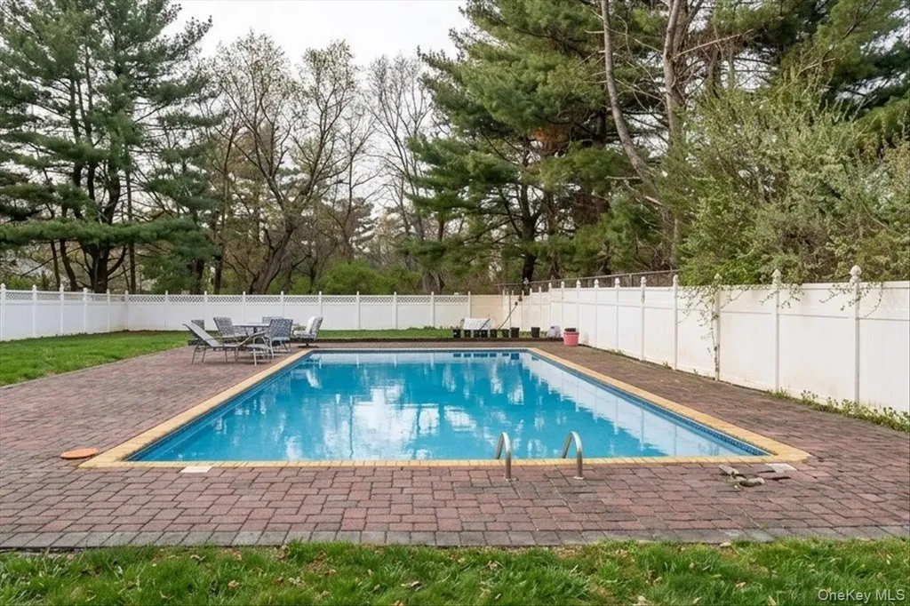 2 Vanderbilt Parkway Dix Hills NY 11746