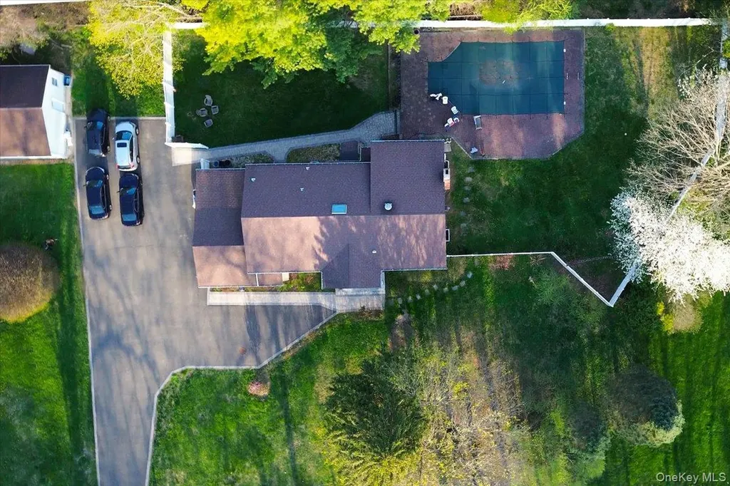2 Vanderbilt Parkway Dix Hills NY 11746