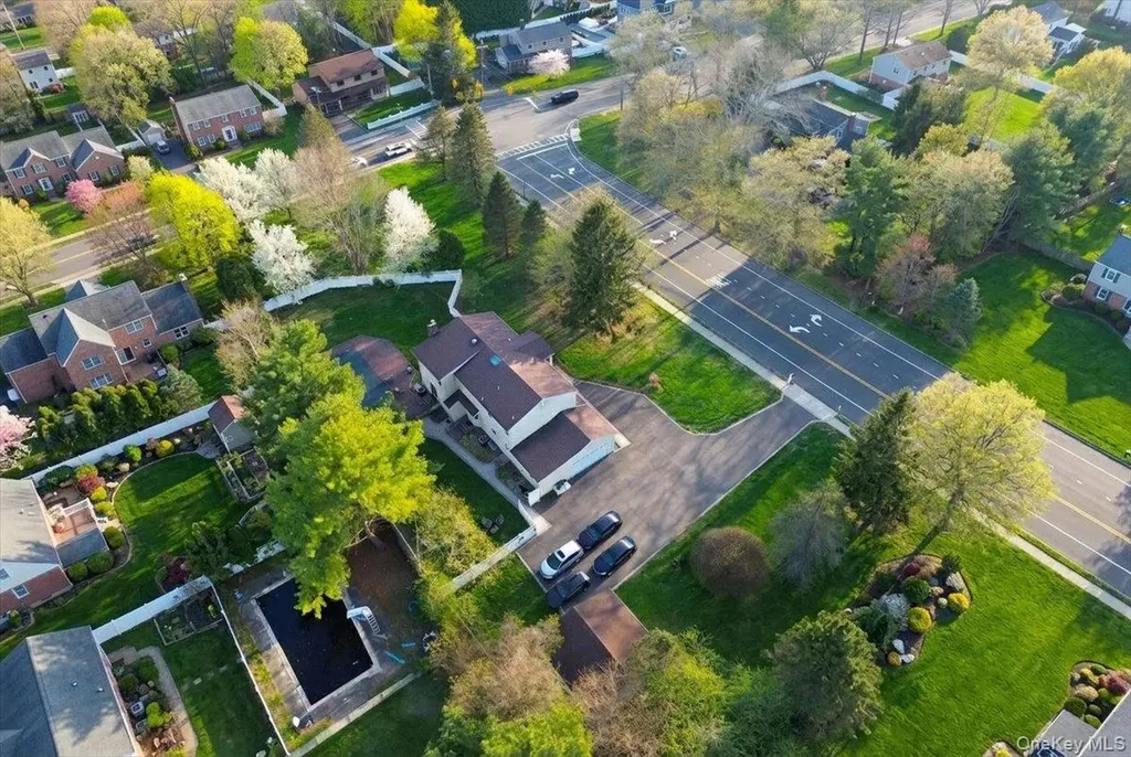 2 Vanderbilt Parkway Dix Hills NY 11746