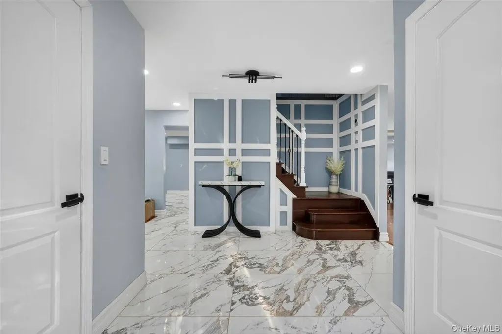 2 Vanderbilt Parkway Dix Hills NY 11746