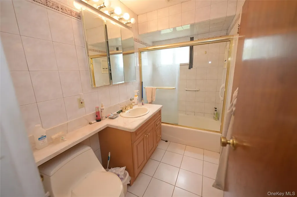 96 Cedar Drive W Plainview NY 11803