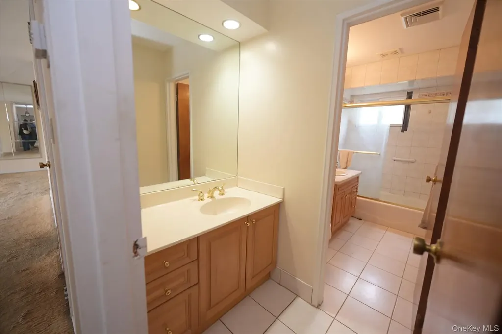 96 Cedar Drive W Plainview NY 11803