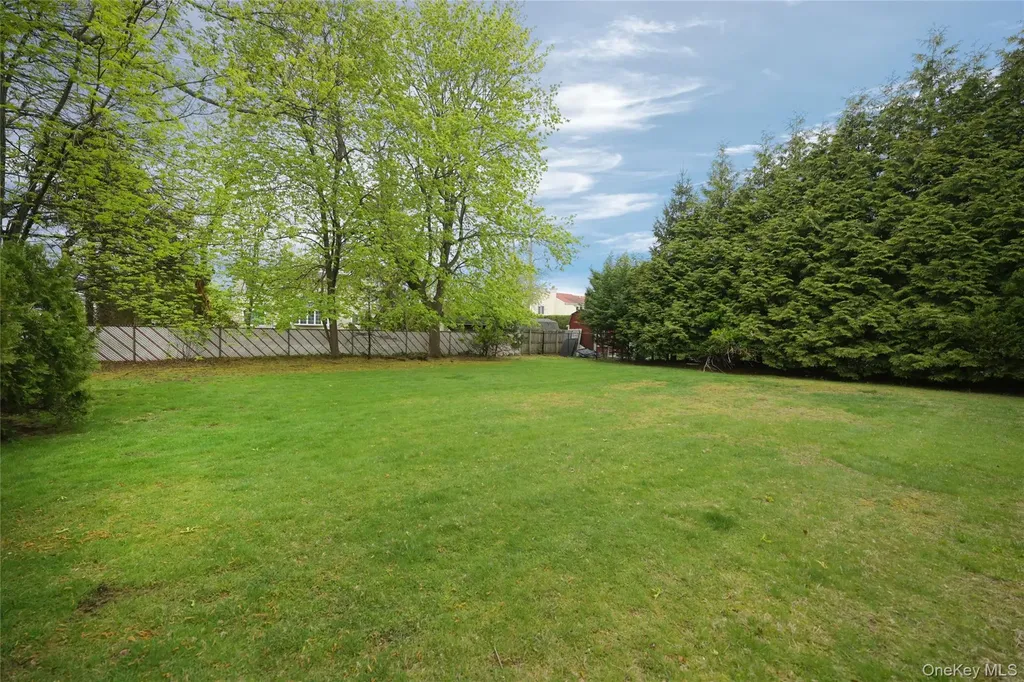 96 Cedar Drive W Plainview NY 11803