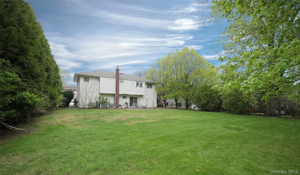 96 Cedar Drive W Plainview NY 11803