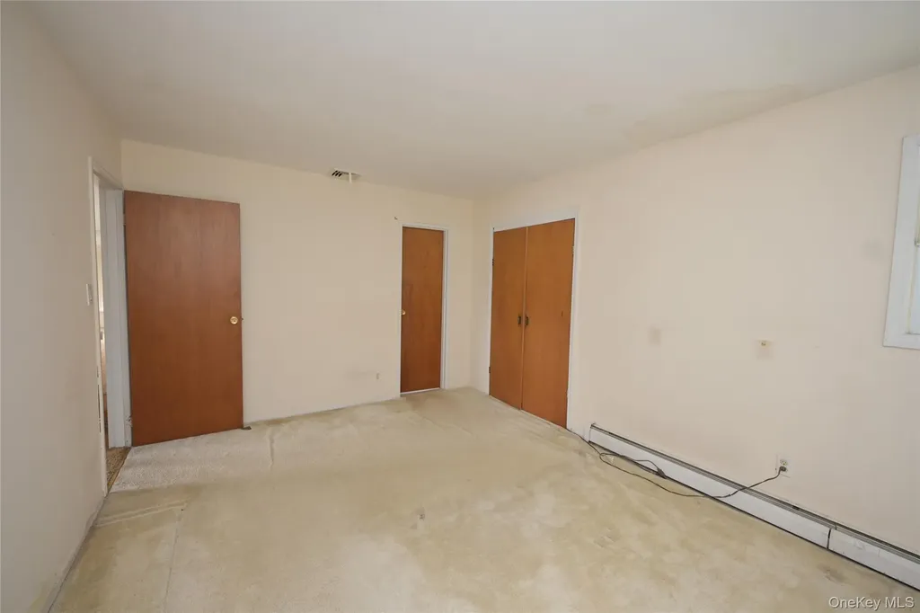 96 Cedar Drive W Plainview NY 11803