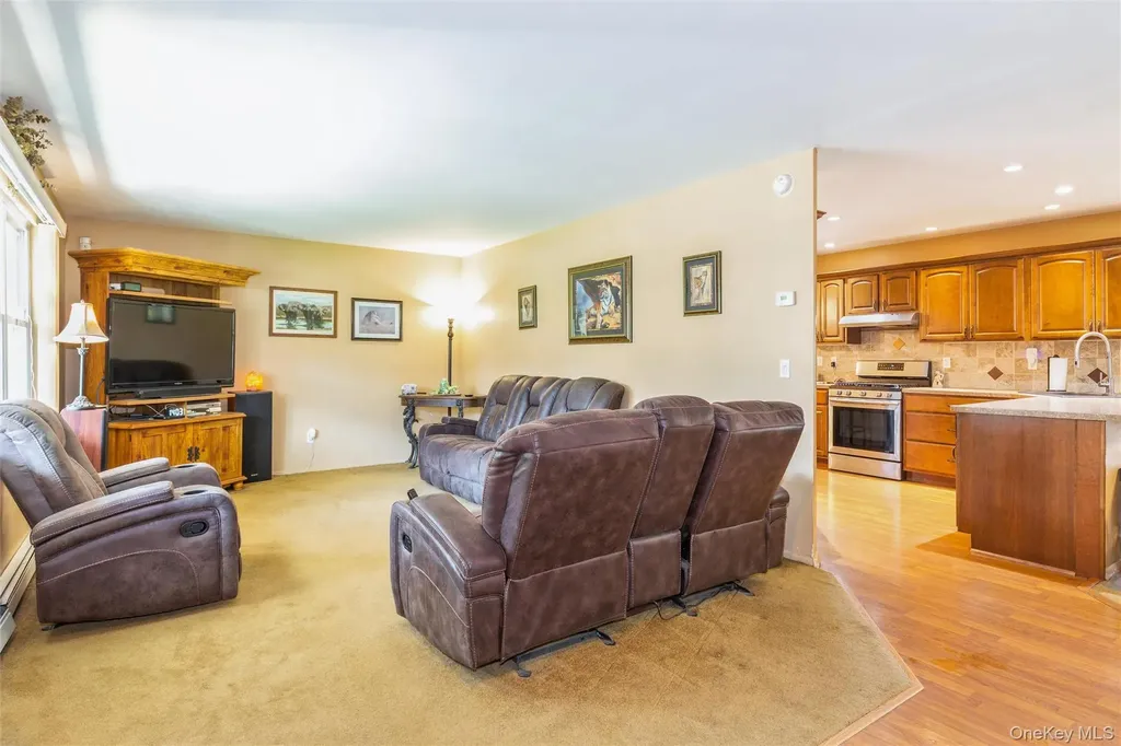 145 Bishop Lane Holbrook NY 11741