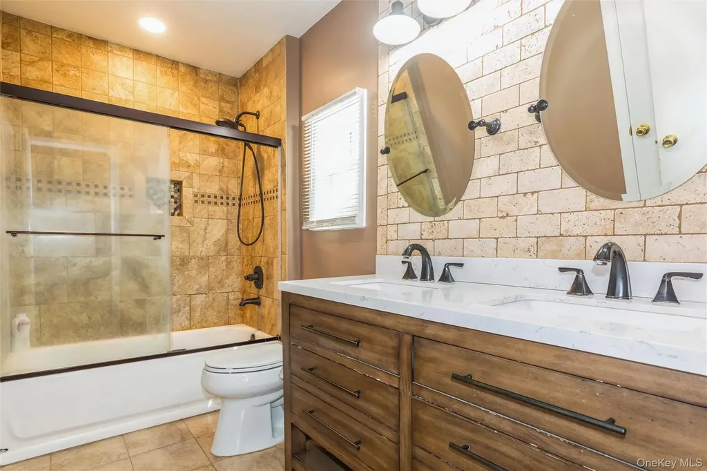 145 Bishop Lane Holbrook NY 11741