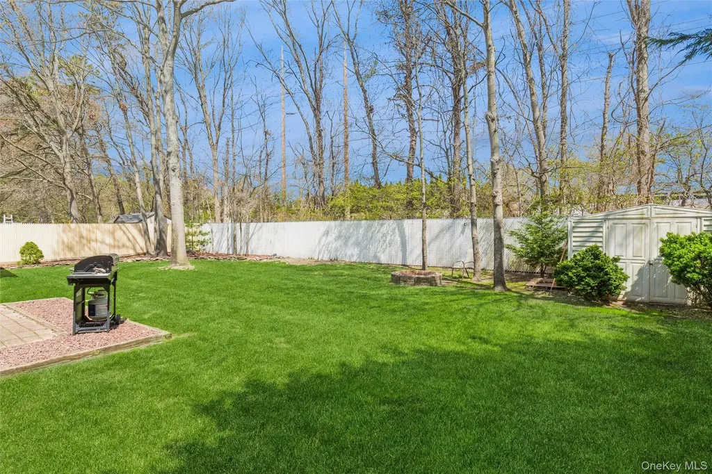 145 Bishop Lane Holbrook NY 11741