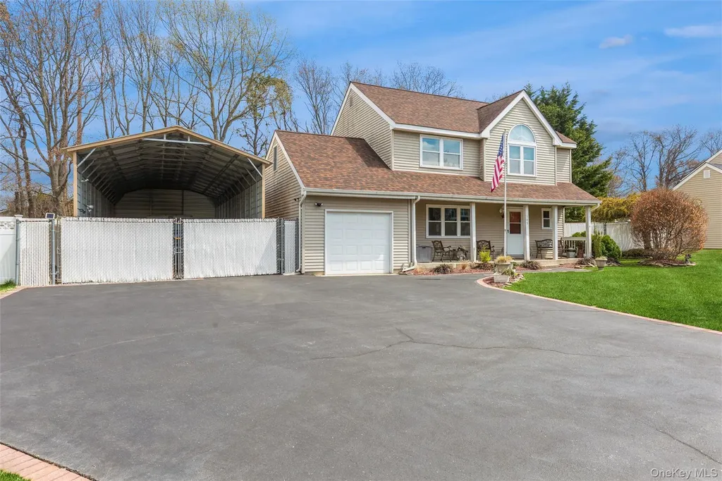 145 Bishop Lane Holbrook NY 11741