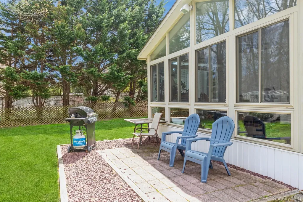 145 Bishop Lane Holbrook NY 11741