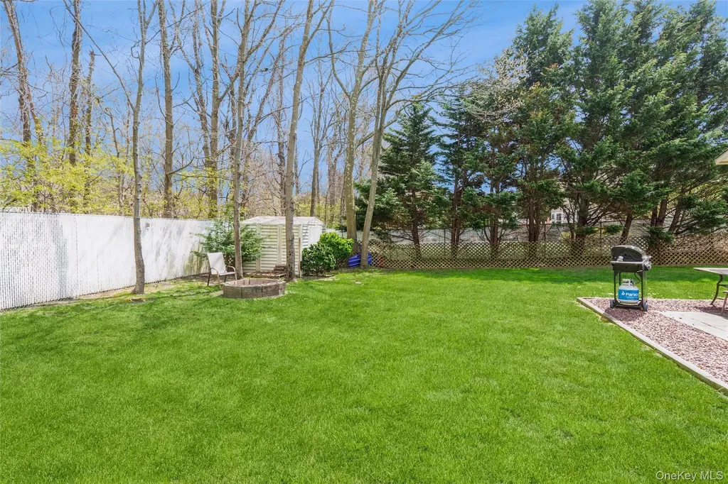 145 Bishop Lane Holbrook NY 11741