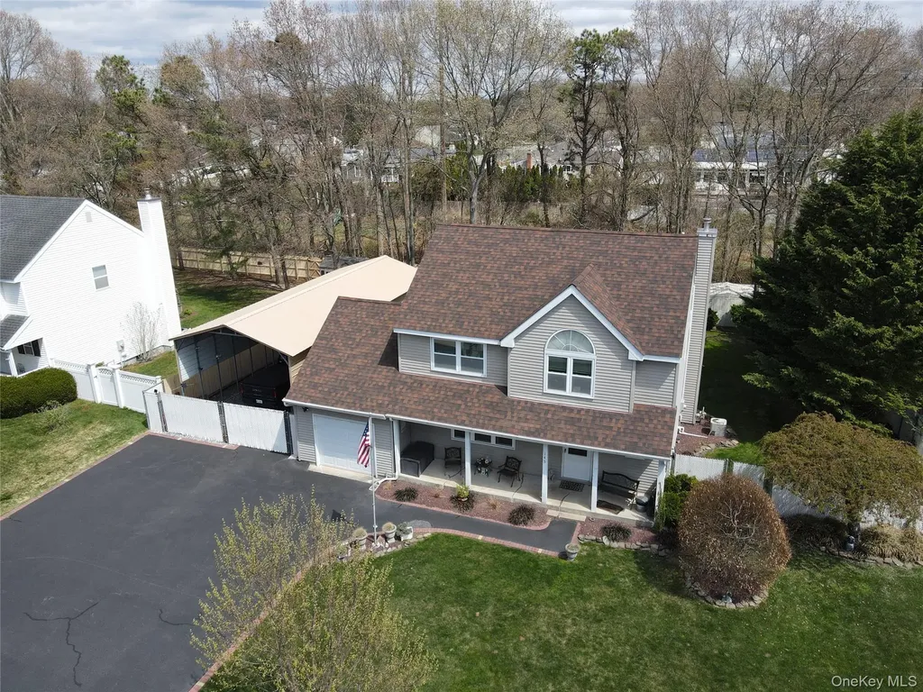 145 Bishop Lane Holbrook NY 11741