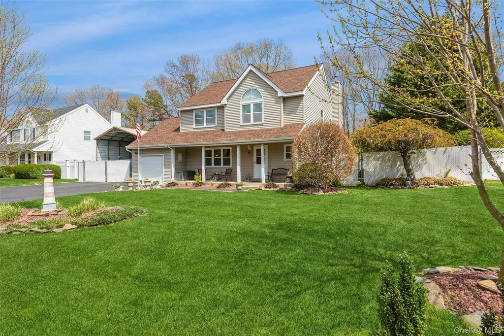 145 Bishop Lane Holbrook NY 11741