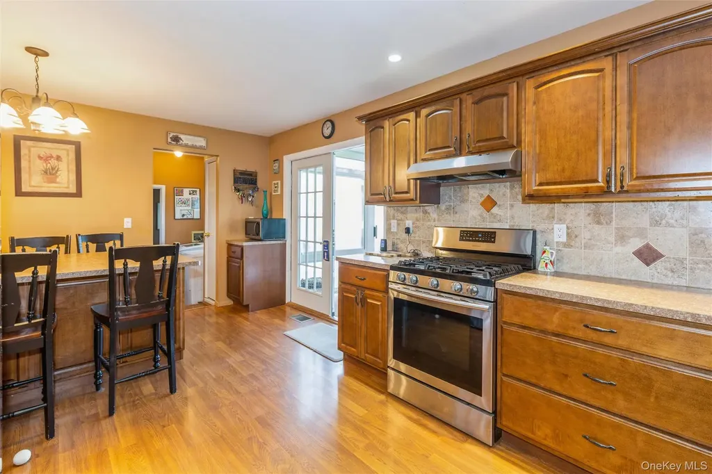 145 Bishop Lane Holbrook NY 11741