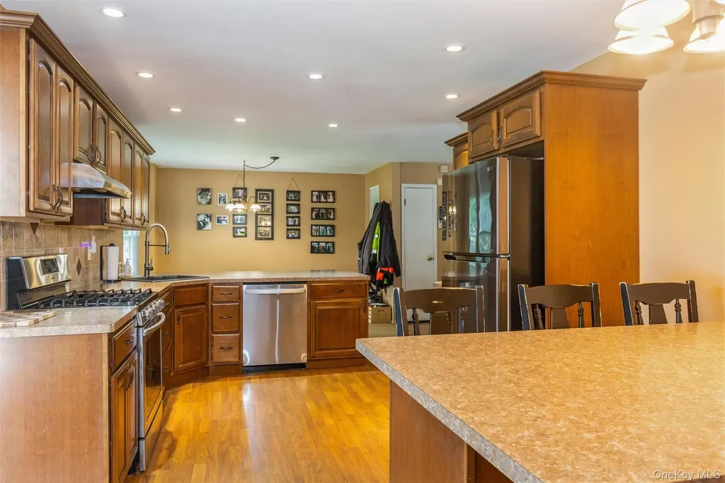 145 Bishop Lane Holbrook NY 11741
