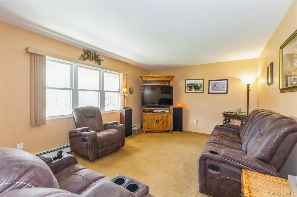 145 Bishop Lane Holbrook NY 11741