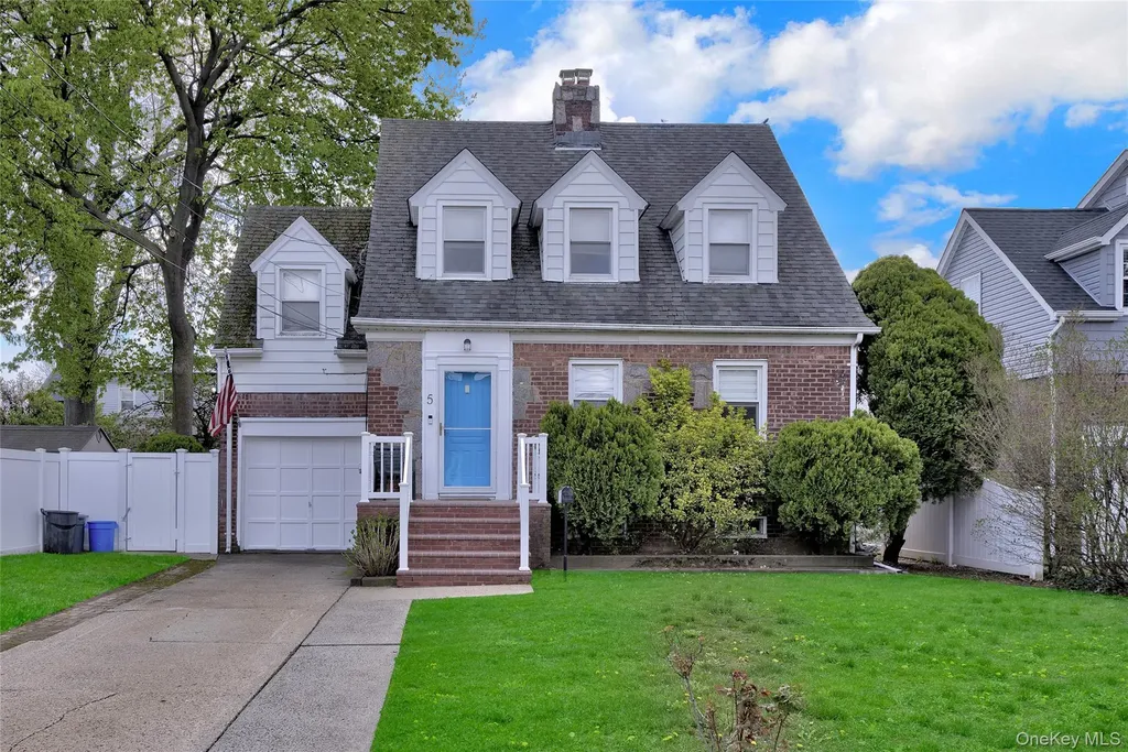 5 Argyle Road Merrick NY 11566