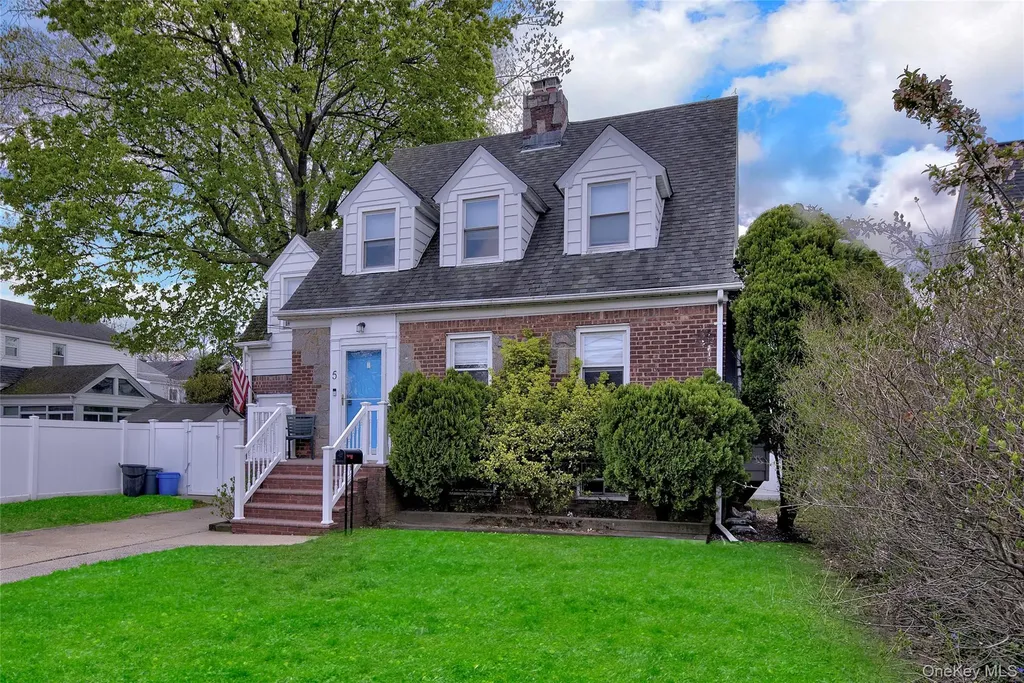 5 Argyle Road Merrick NY 11566