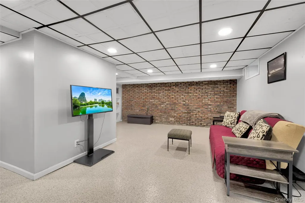 5 Argyle Road Merrick NY 11566