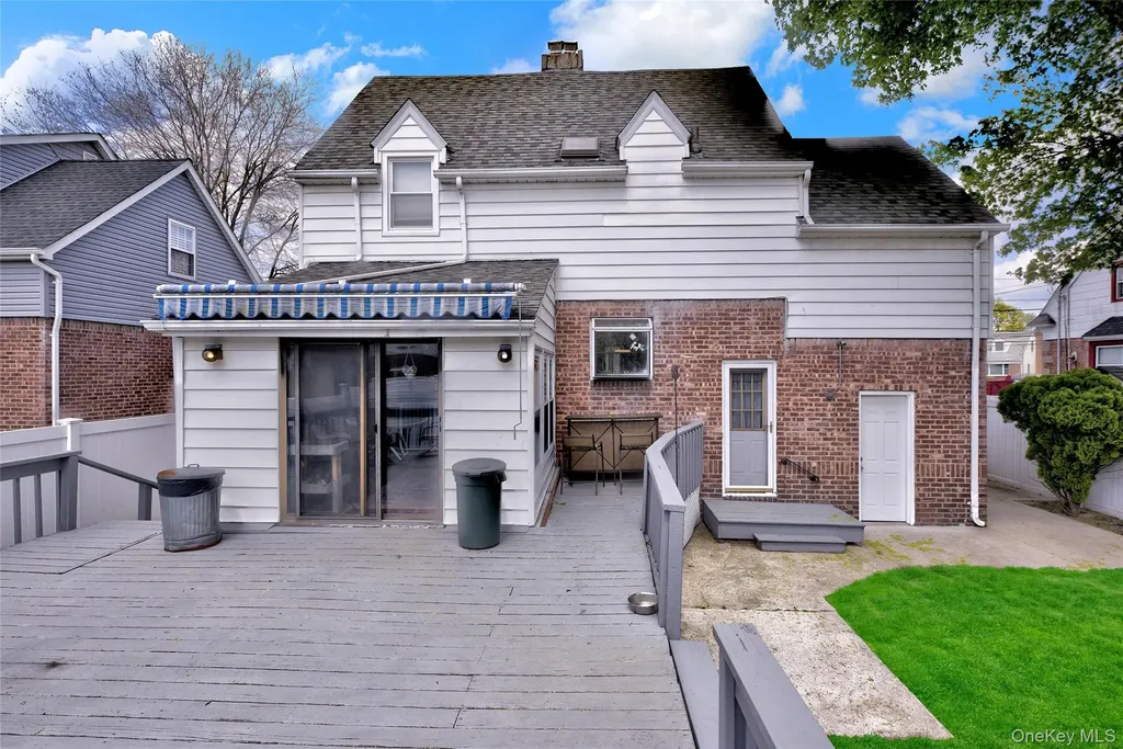 5 Argyle Road Merrick NY 11566