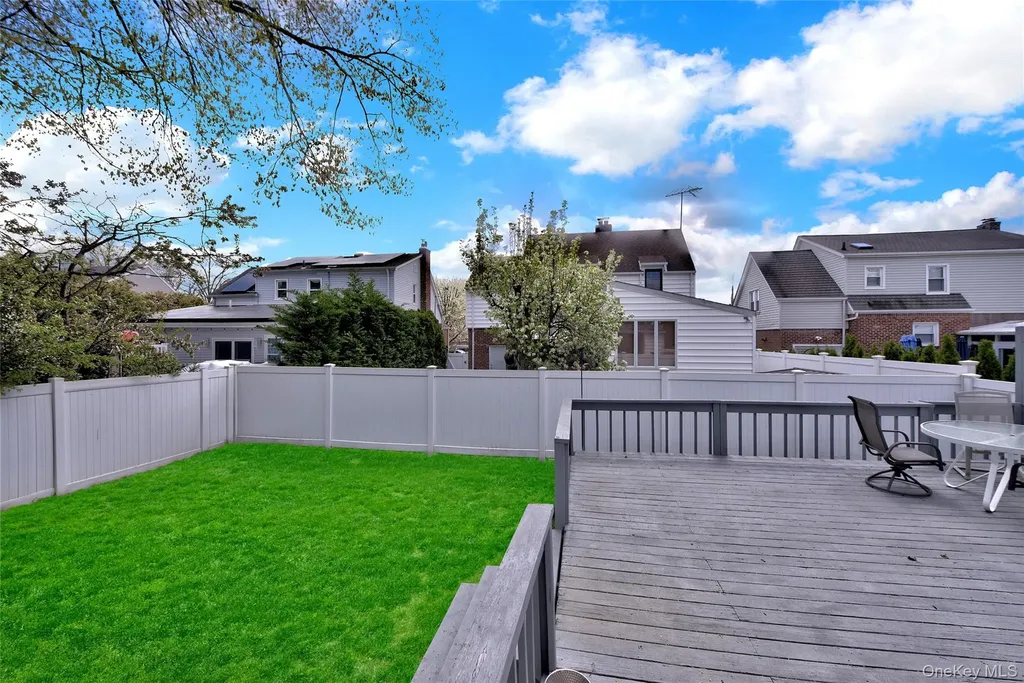 5 Argyle Road Merrick NY 11566