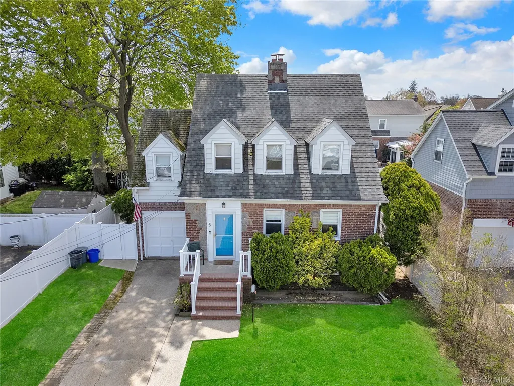 5 Argyle Road Merrick NY 11566