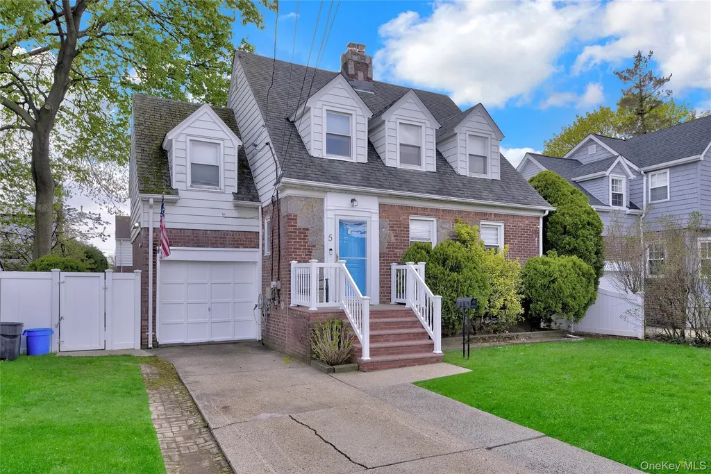 5 Argyle Road Merrick NY 11566