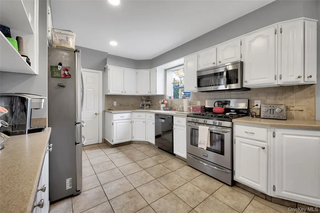 5 Argyle Road Merrick NY 11566