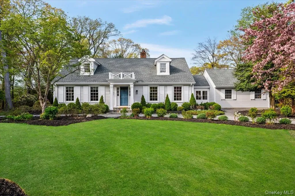 1 Horseshoe Path Lloyd Harbor NY 11743