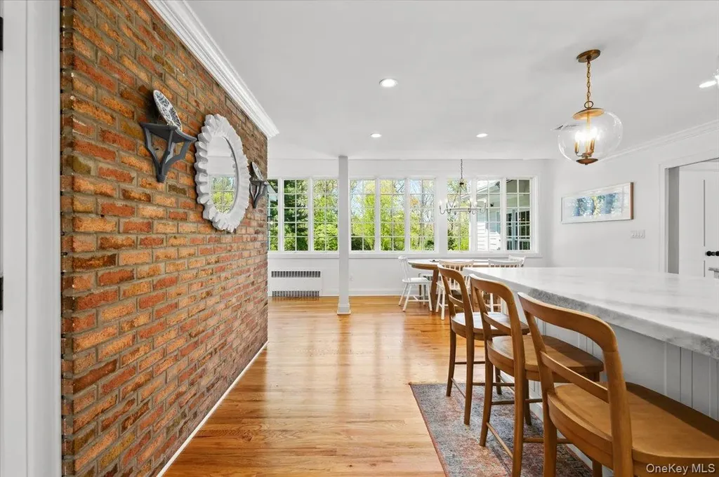 1 Horseshoe Path Lloyd Harbor NY 11743