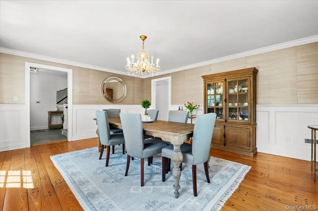 1 Horseshoe Path Lloyd Harbor NY 11743