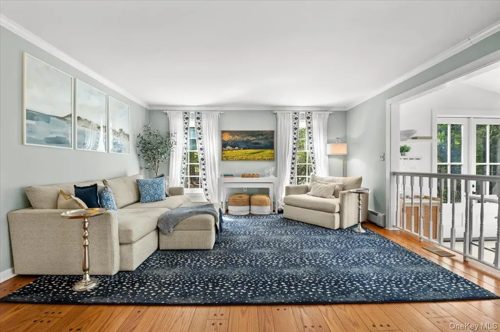 1 Horseshoe Path Lloyd Harbor NY 11743