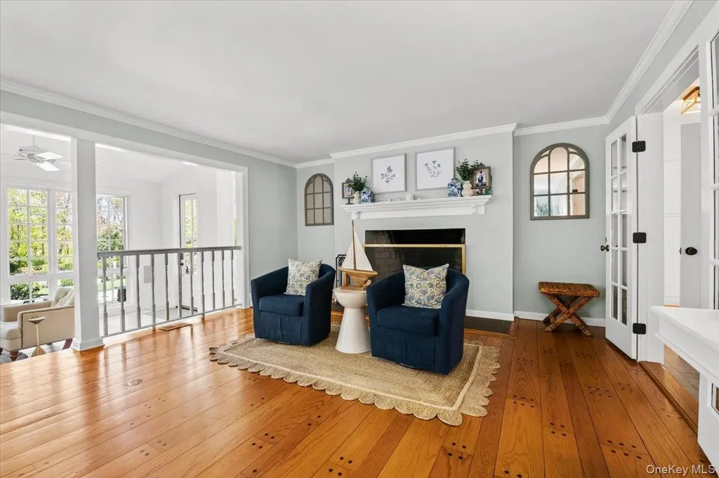 1 Horseshoe Path Lloyd Harbor NY 11743