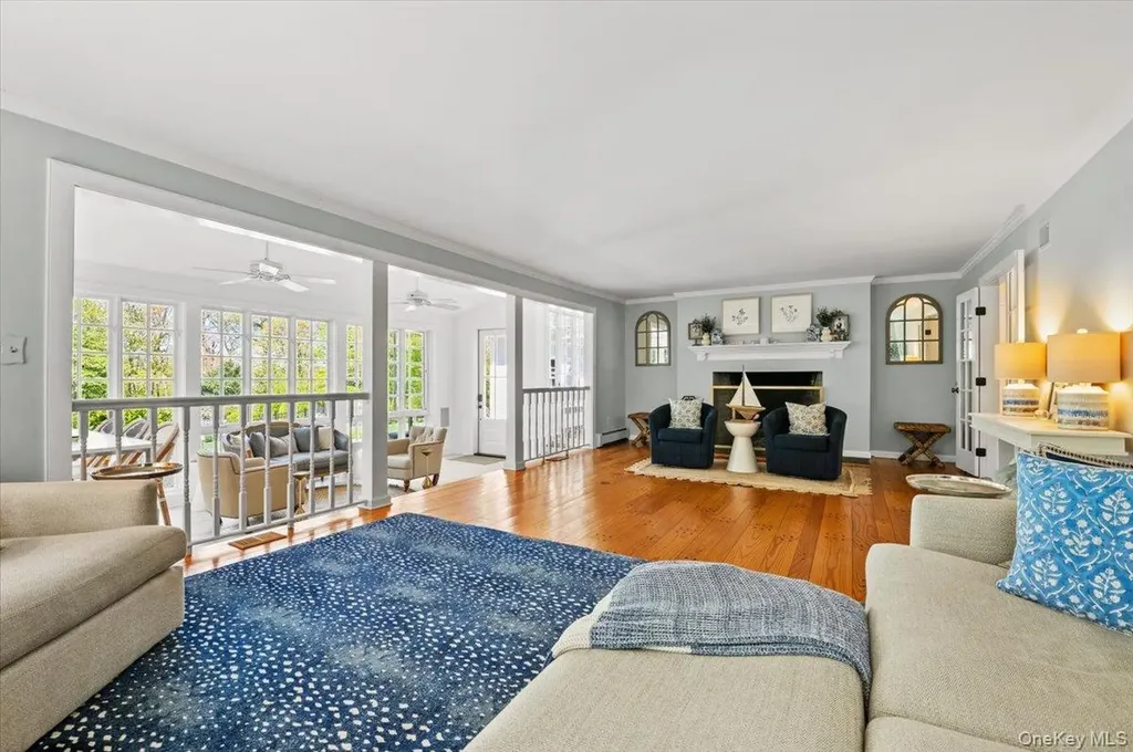 1 Horseshoe Path Lloyd Harbor NY 11743