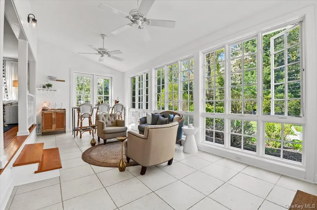 1 Horseshoe Path Lloyd Harbor NY 11743