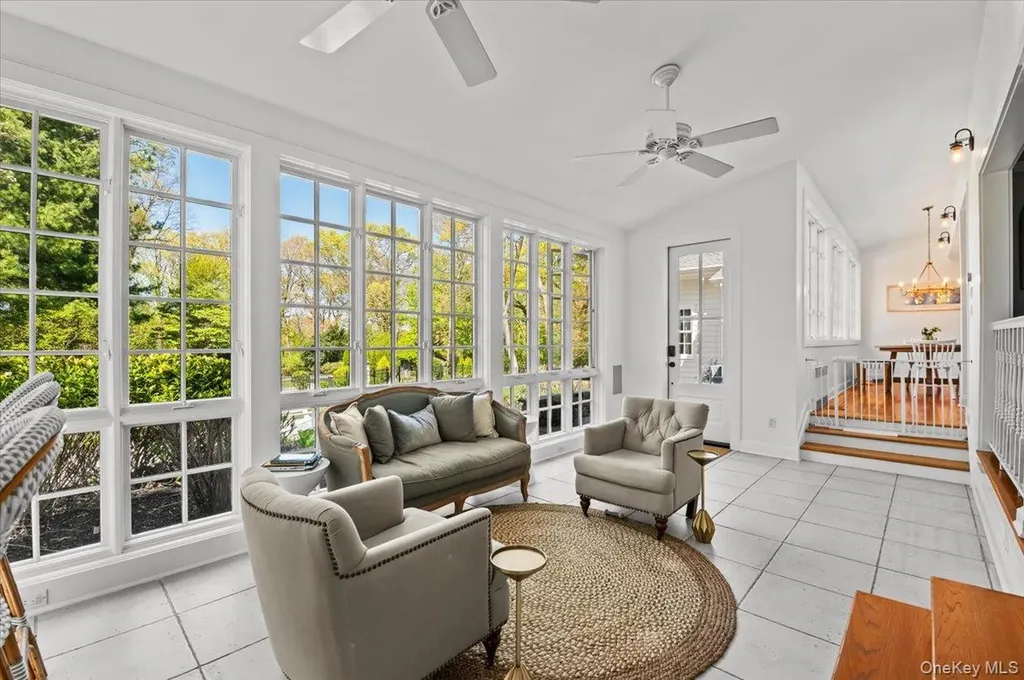1 Horseshoe Path Lloyd Harbor NY 11743